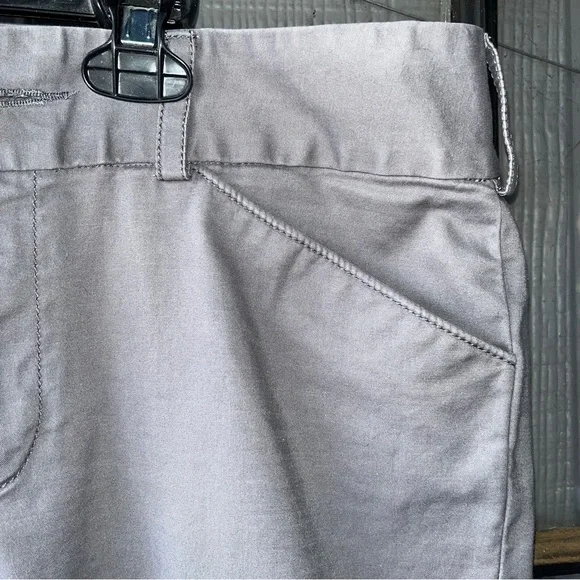 Banana Republic pants, stretch style, gray with pockets on front and back - Picture 3 of 10
